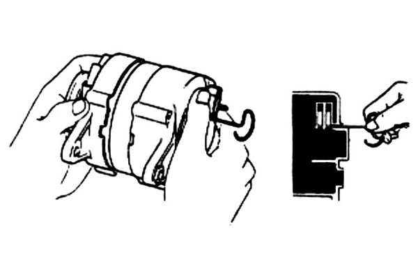 內裝式電刷安裝圖-柴油發(fā)電機組.png