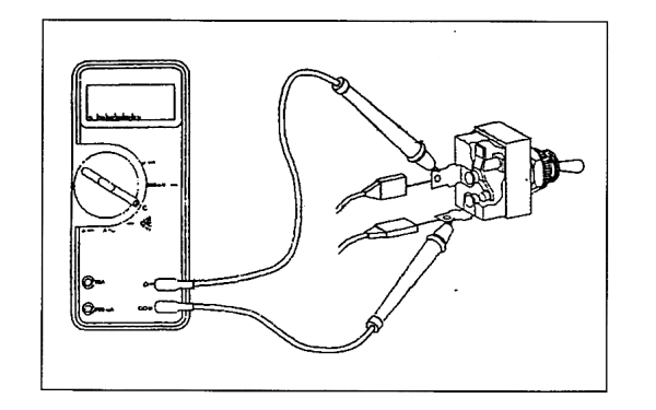 用萬(wàn)用表接觸開(kāi)關(guān)上的端子.png